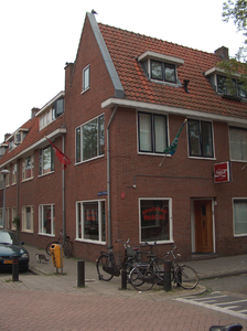 820113 Gezicht op het hoekpand Morelstraat 69 (Snackbar Pascal ) te Utrecht; links de Walnootstraat.N.B. Tussen 1935 en ...